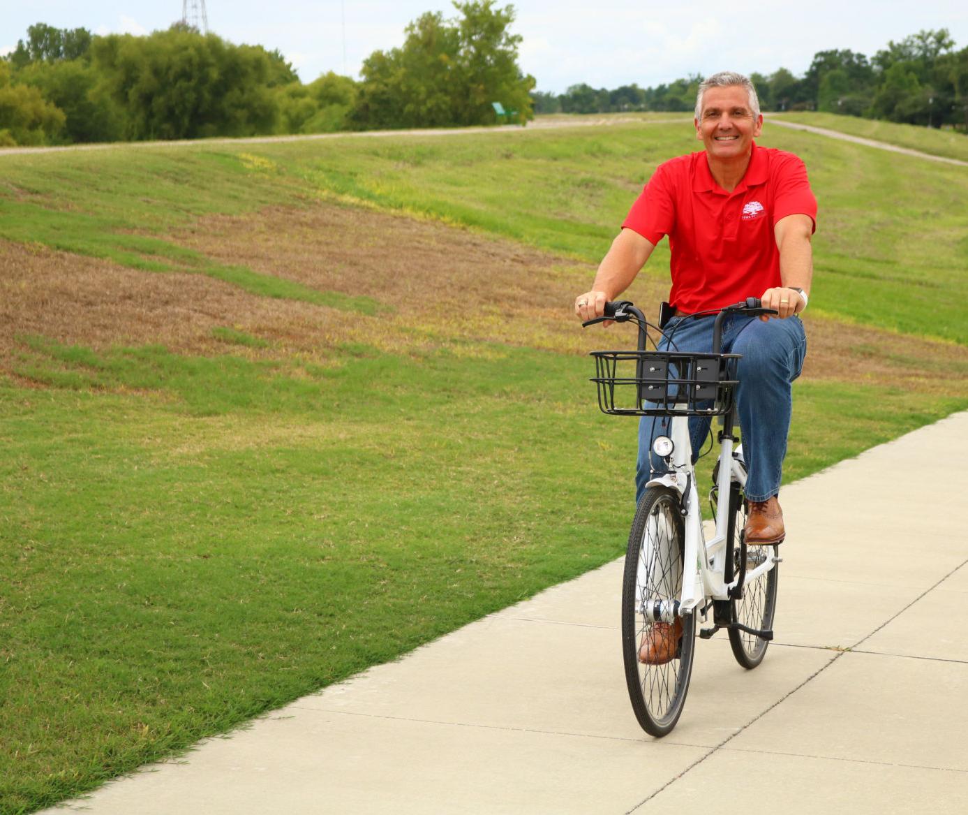 Mayor Scot Rhodes on Koloni Bike